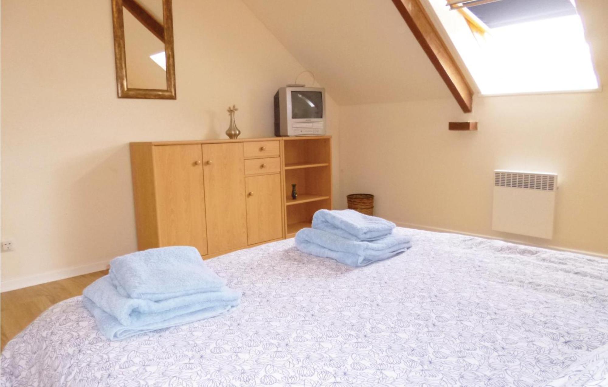 3 Bedroom Cozy Home In Brucheville Carentan-les-Marais Exteriör bild