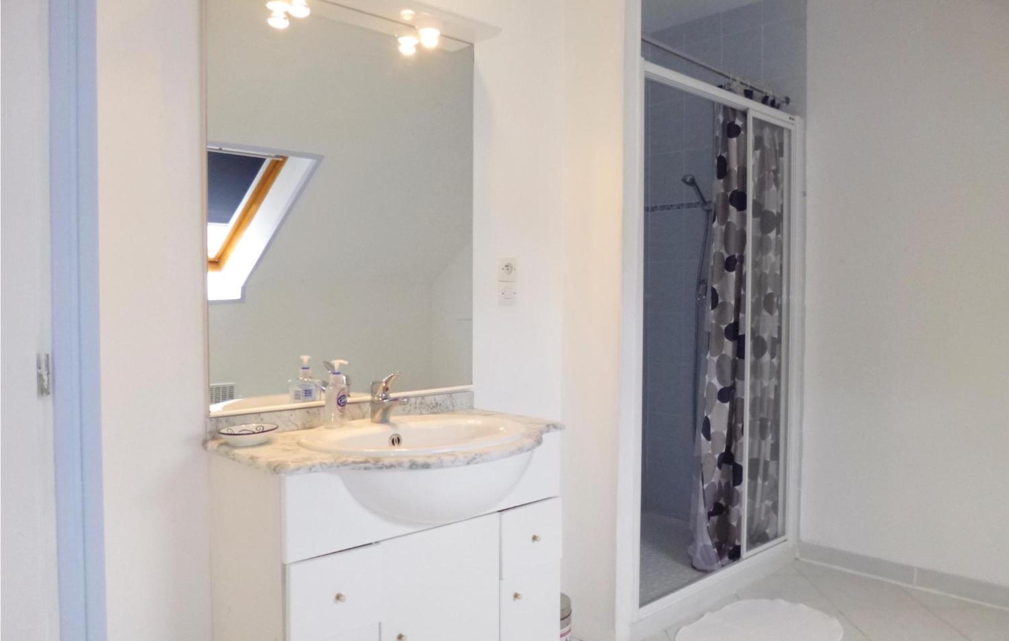3 Bedroom Cozy Home In Brucheville Carentan-les-Marais Exteriör bild