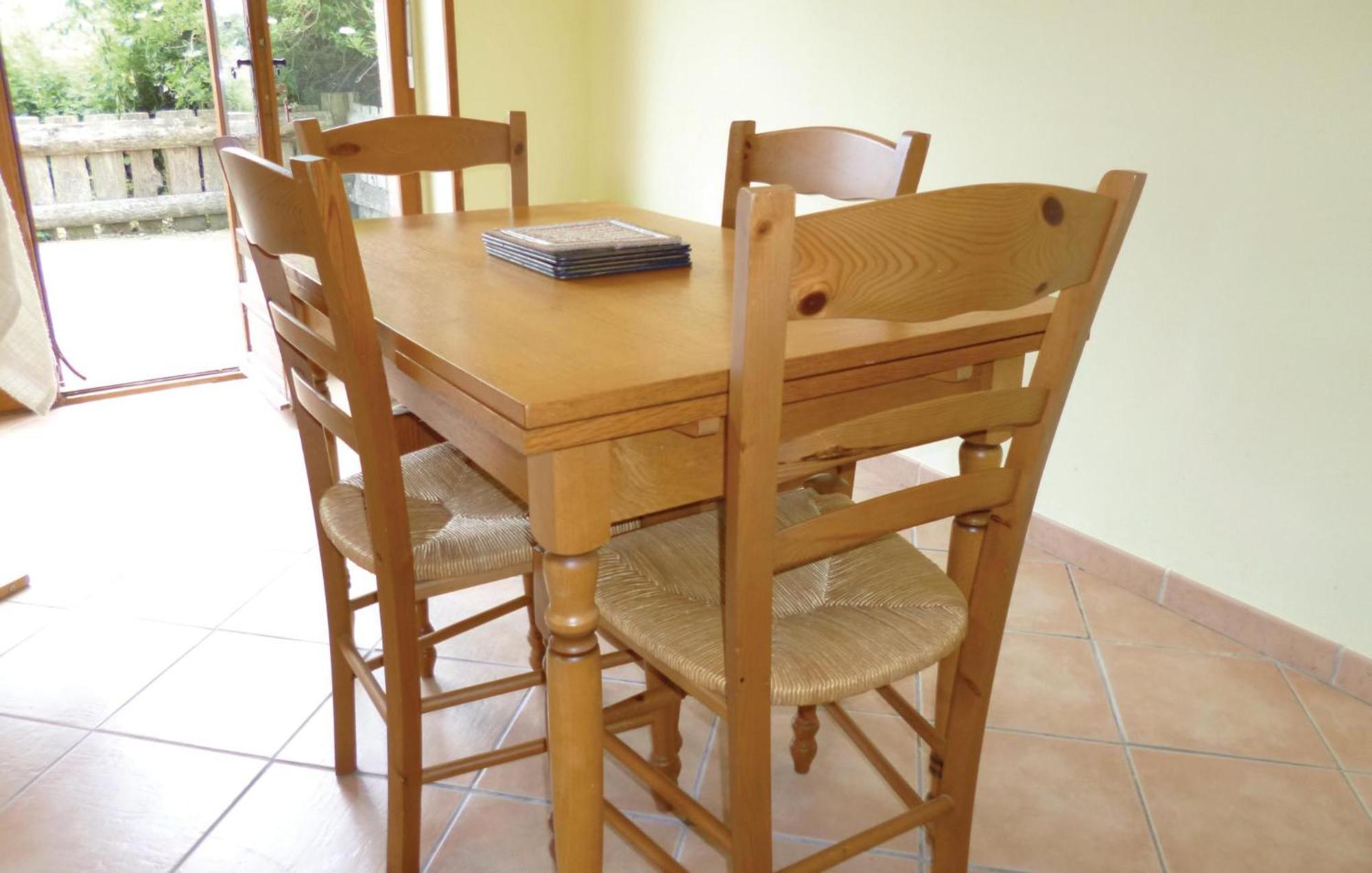 3 Bedroom Cozy Home In Brucheville Carentan-les-Marais Exteriör bild